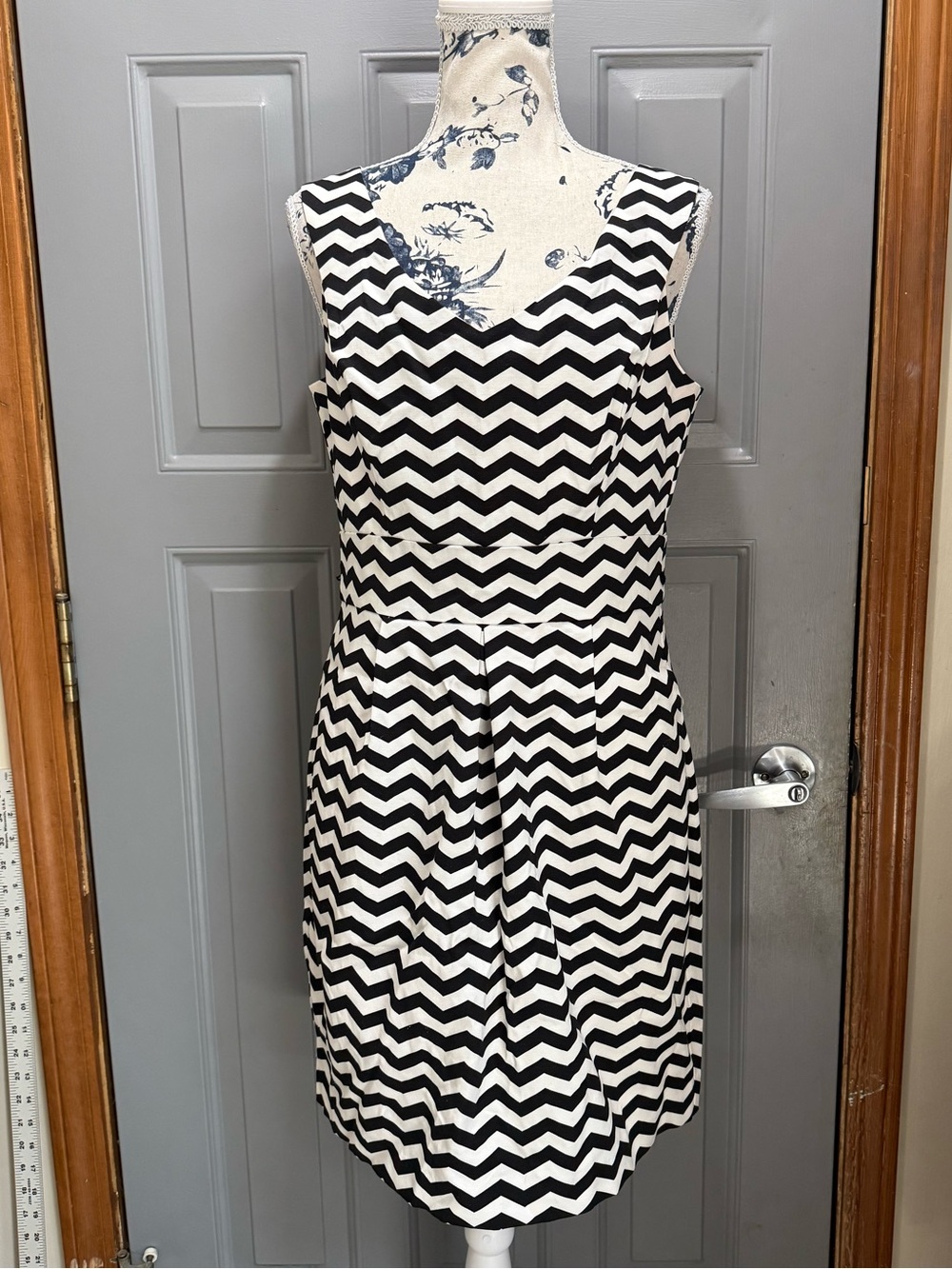White House Black Market- Black and White Chevron Midi Dress (8)